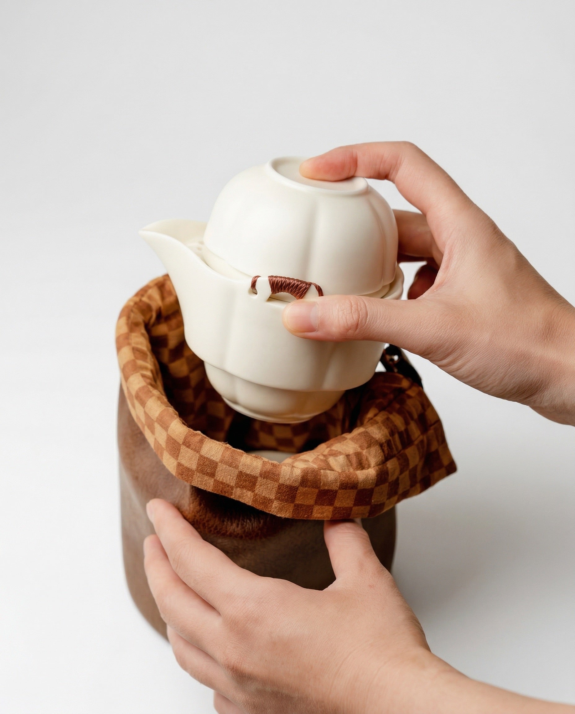 Cream Blossom Ceramic Quick-Brew Travel Set with a Synthetic Leather Pouch