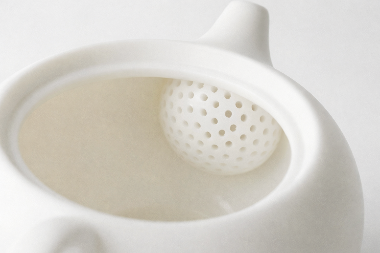 White Porcelain Gonfu Matte Teapot with Gold Floral Design, 180 ml