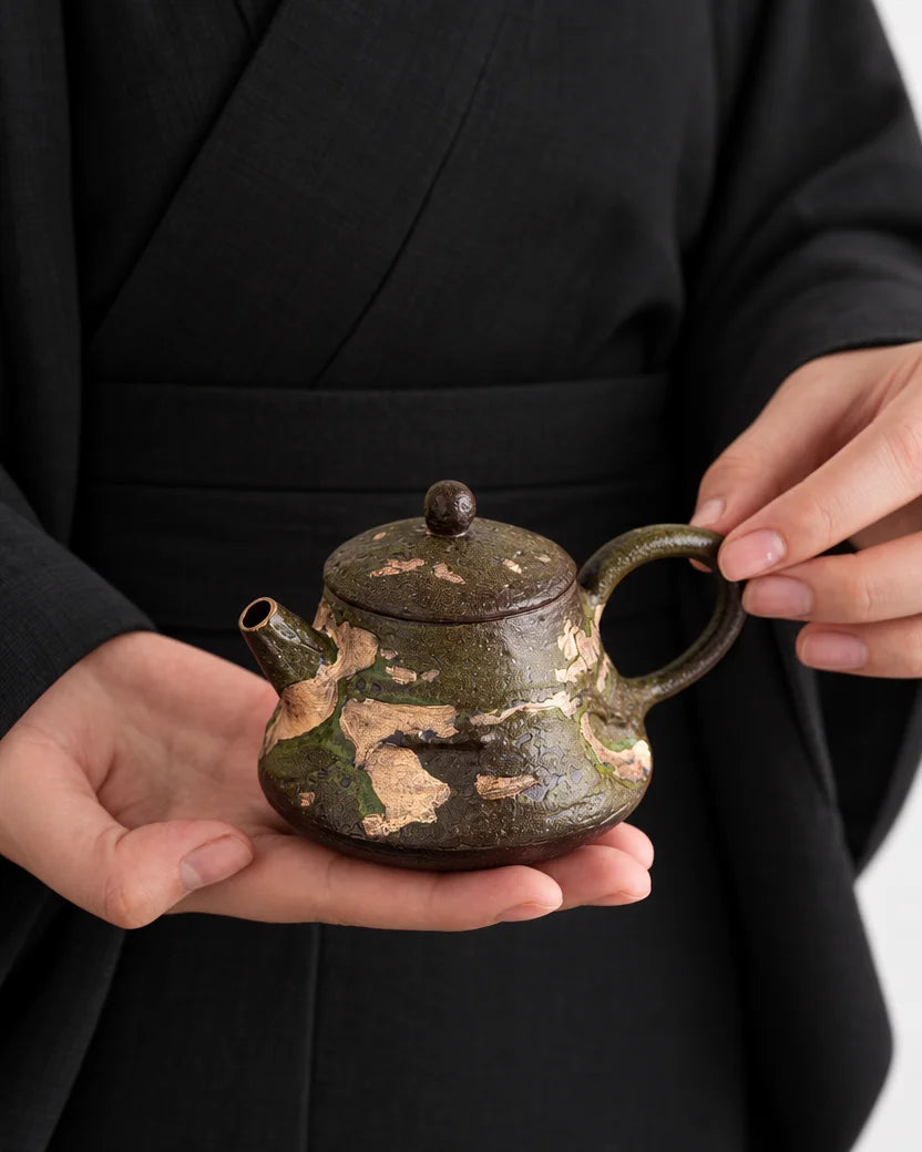 Qingwu Gilded Ceramic Gong Fu Teapot with Plate, 120 ml